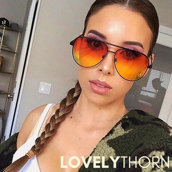 QUAY // ltd ed desi collab oversize black frame orange yellow fade lens aviators - Picture 11 of 16